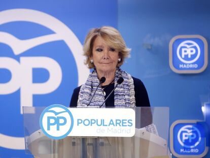 Esperanza Aguirre speaks to the press on Sunday.