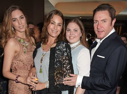 Amber, Yasmin, Tallulah y David Le Bon en una cena en Londres en homenaje a Yasmin en junio de 2015.