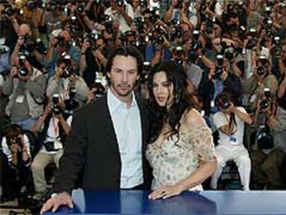 Los actores Keanu Reeves y Monica Bellucci, protagonistas de <i>The Matrix reloaded, </i>ayer en Cannes.