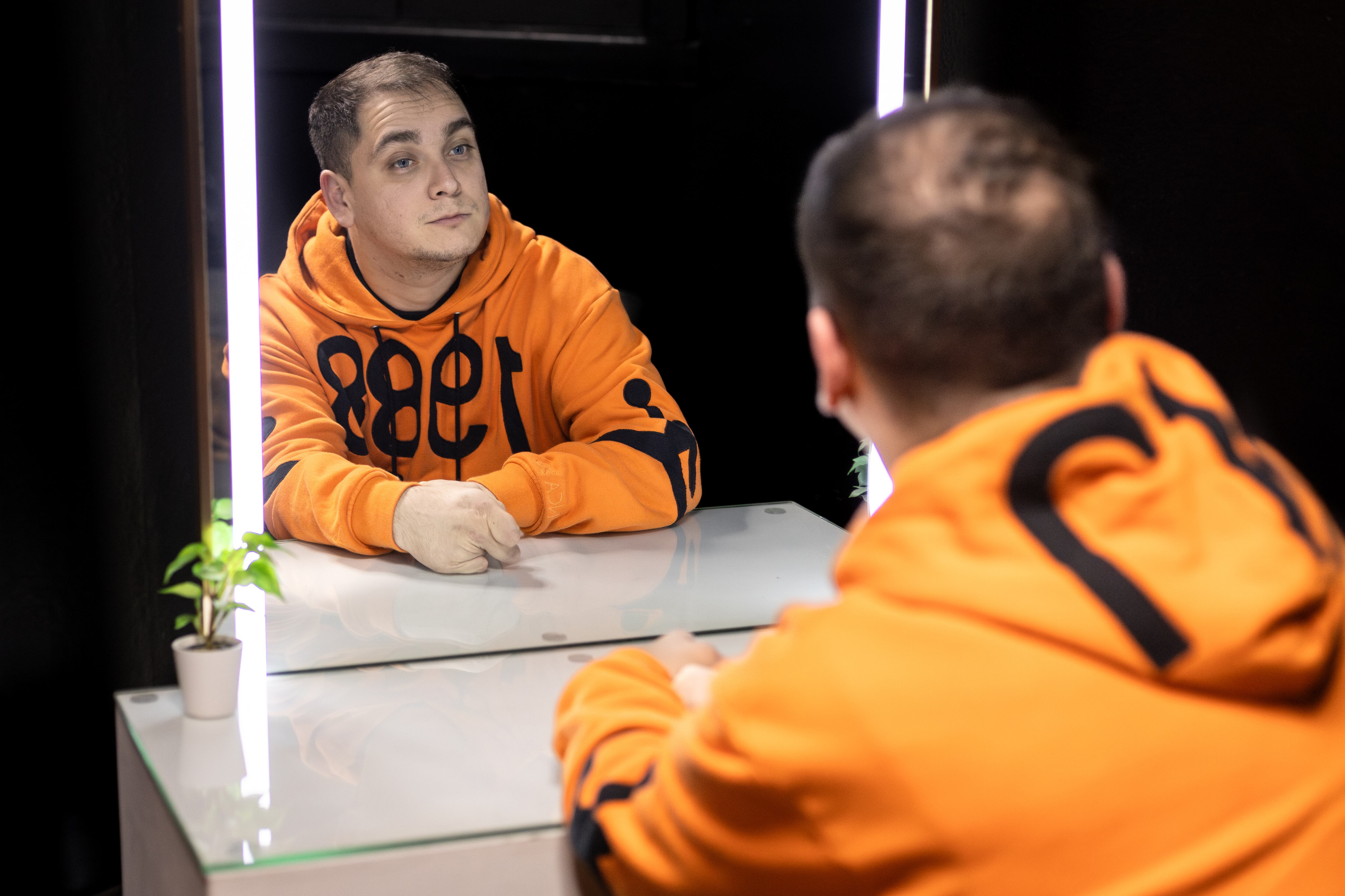 En su faceta como deportista, Lucho ganó una medalla de oro en los Juegos Deportivos Nacionales de Chile.