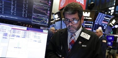 Un operador en la Bolsa de Nueva York.