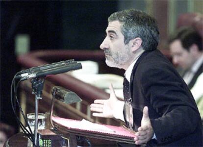 El líder de Izquierda Unida, Gaspar Llamazares, durante su réplica al presidente del Gobierno.