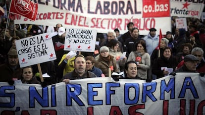 Protestas de empleados públicos en 2012 cuando les recortaron sus condiciones.