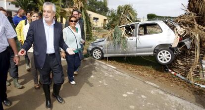 José Antonio Griñán, durrante la visita que realizó este sábado a Vera.