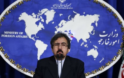 El ministro de Exteriores iran&iacute;, Bahram Ghasemi, durante la rueda de prensa de este lunes. 