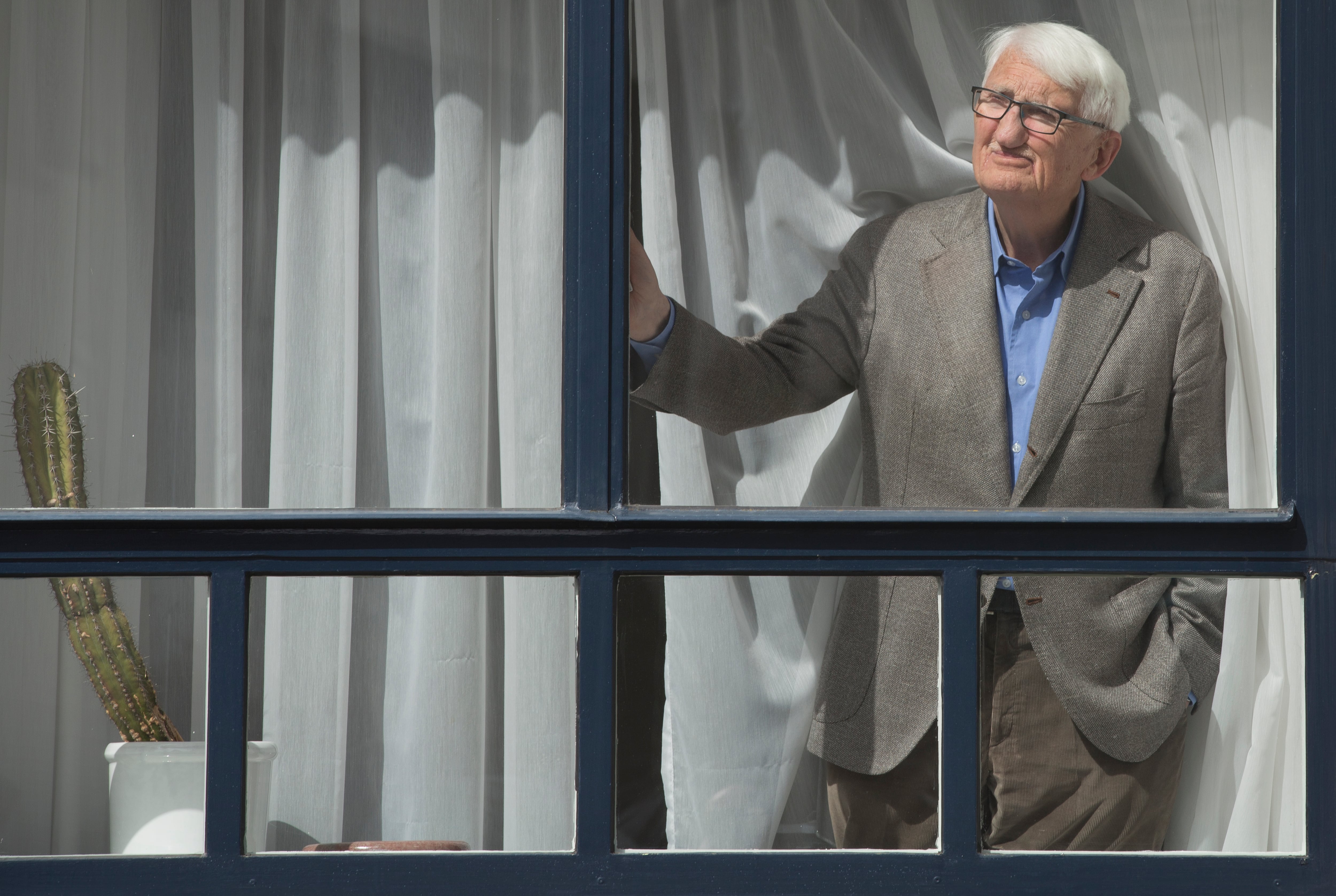 Jürgen Habermas fotografiado en su casa en Starnberg, en el estado de Baviera, en 2018.