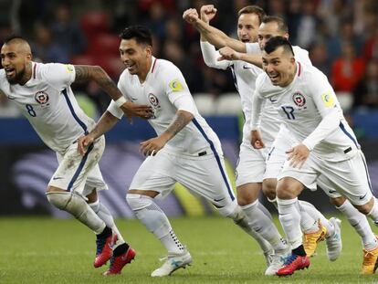 Los jugadores chilenos celebran el pase a la final