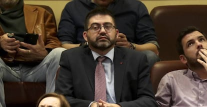 Carlos Sánchez Mato in the Spanish Congress with United Left (IU) leader Eduardo Garzón to his right.