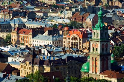 Ciudad acogedora de aire centroeuropeo, Leópolis (Lviv en ruso), en el oeste de Ucrania, es el corazón cultural del país: tiene programados más de cien eventos culturales este año, algunos de ellos dedicados al café, a la independencia ucraniana, al jazz…