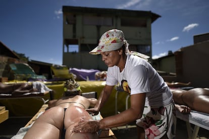 Drica Muniz trabalha com bronzeamento natural faz mais de dez anos. Ela nasceu em Brasília e hoje mora em Belo Horizonte