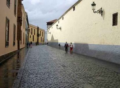 La calle de la Carrera, en San Cristóbal de La Laguna, a unos doce kilómetros de Santa Cruz de Tenerife.