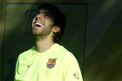 Oleguer riéndose antes de comenzar un entrenamiento con el Barcelona.