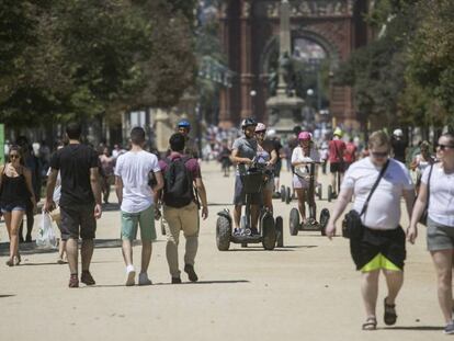 Segway y Patinetes electricos por el centro de Barcelona.