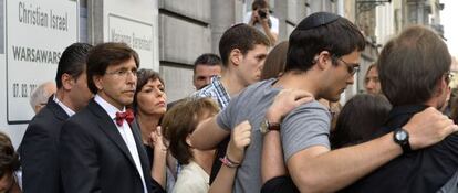 El primer ministro belga, Elio di Rupo, en un acto conmemorativo por las v&iacute;ctimas del ataque antisemita.