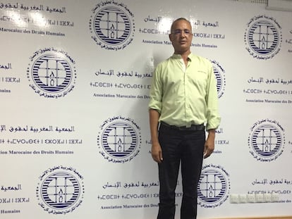 Aziz Rhali, presidente de la Asociación Marroquí de Derechos Humanos (AMDH), en la sede de la organización en Rabat.
