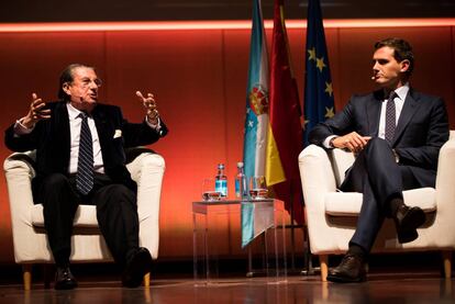 Francisco Vázquez y Albert Rivera, este martes en su encuentro en el palacio de congresos de A Coruña.