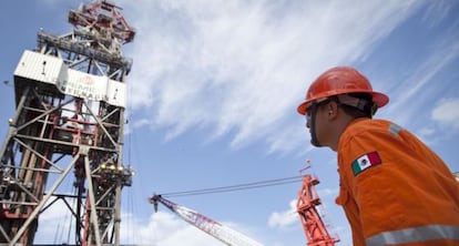 A Mexican worker at the Centenario oil rig on the Gulf of Mexico.