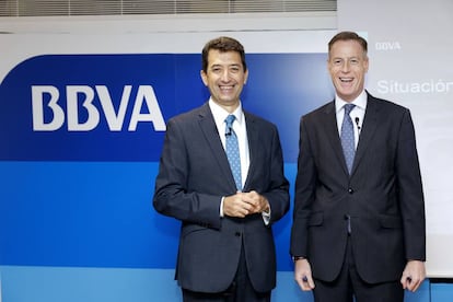 Rafael Doménech y Carlos Rodríguez en la presentación del informe del BBVA.