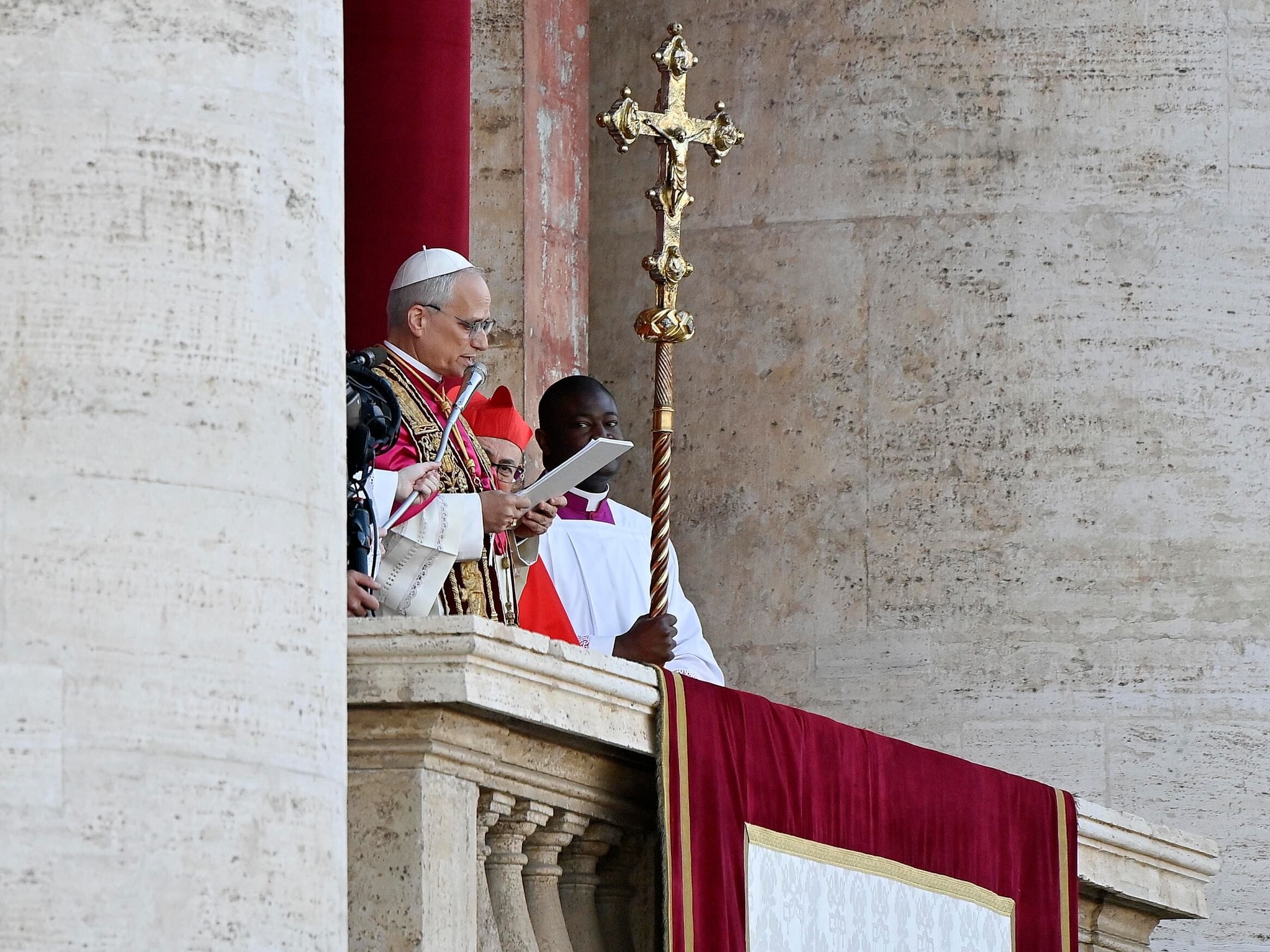 El primer mensaje de León XIV: “Ayudadnos a construir puentes”