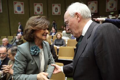 Carmen Calvo y Manuel Pizarro, en el Tribunal Constitucional, en una imagen de archivo.