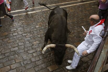 Toros de la ganadería de Núñez del Cuvillo durante el séptimo encierro de los Sanfermines 2016.