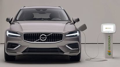 Coche de Volvo cargando.