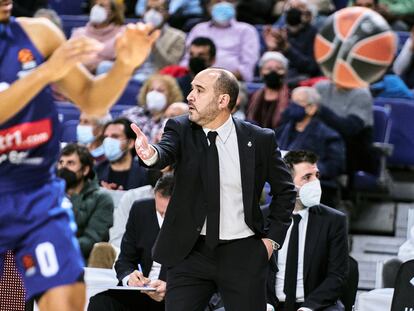 Chus Mateo, durante un partido del Madrid en el Wizink Center el pasado diciembre.