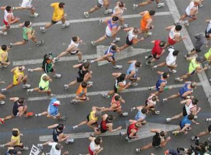 Corredores, ayer, durante el maratón de Valencia.