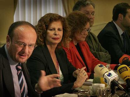 Rafael Rubio y Carmen Alborch, ayer, durante la presentación del programa electoral.