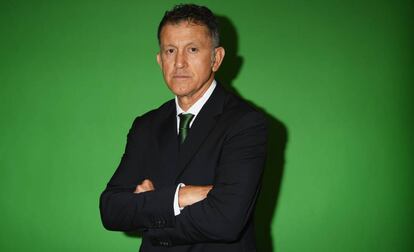 Osorio durane una sesión de fotos para la FIFA.