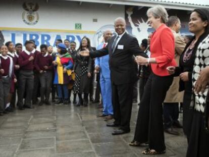 La primera ministra británica participa en una gira para reforzar los vínculos económicos de Reino Unido con países africanos