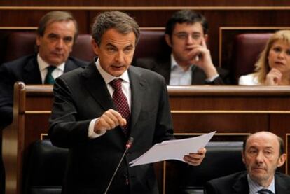El presidente del Gobierno, José Luis Rodríguez Zapatero, en la sesión de control al Gobierno.