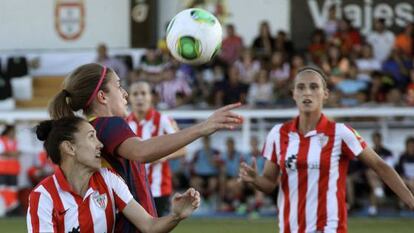 Partido de fútbol femenino entre Athletic y Barcelona.