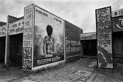 Mural de Noor Hossainin en el campus universitario de Jahangirnagar, Savar, Daca, Bangladesh, 1987.
