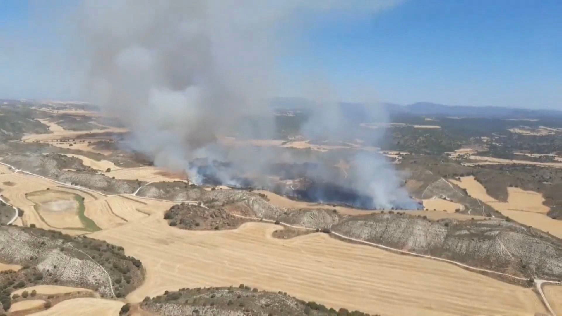 El incendio de Huesca arrasa ya 2.500 hectáreas y obliga a desalojar tres pueblos