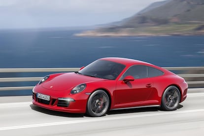 Las cuatro nuevas variantes de 911 llegarán a los Centros Porsche españoles a principios de noviembre de 2014 a un precio final de:  - 911 Carrera GTS: 135.339 €  - 911 Carrera GTS Cabriolet: 149.865 €  - 911 Carrera 4 GTS: 143.484 €  - 911 Carrera 4 GTS Cabriolet: 158.010 €