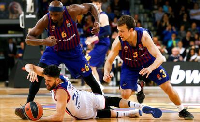 Micic, entre Singleton y Pangos.