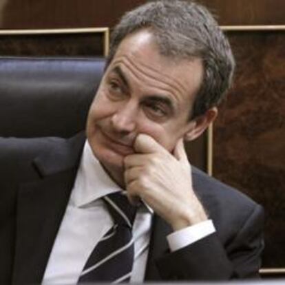 José Luis Rodríguez Zapatero y Elena Salgado escuchan el discurso de investidura de Mariano Rajoy el 19 de diciembre de 2011