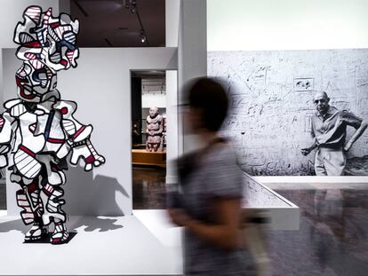 La escultura 'El triunfante', de 1973, de Dubuffet, junto a un retrato del artista y und e las antiguas esculturas que admiraba.