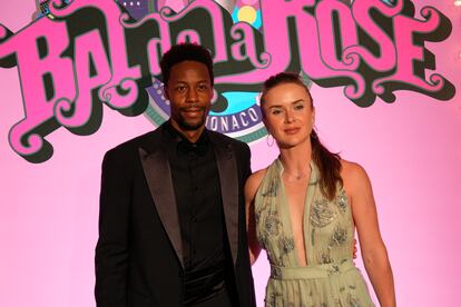 Gael Monfils, jugador de tenis francés y Elina Svitolina, tenista ucrania, también estuvieron invitados al baile de la Rosa (Mónaco).
