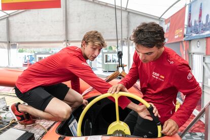 Jordi Xammar (a la derecha), piloto y líder del equipo español, y Florian Trittel.
