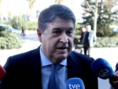 Jos&eacute; Luis Olivas, expresidente de la Generalitat valenciana, Bancaja y Banco de Valencia, al llegar al juzgado.