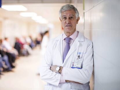 El investigador Juan García Puig en el hospital La Paz de Madrid.