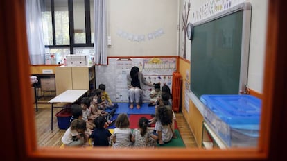 Varios alumnos en un centro escolar de Madrid. 