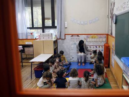 Varios alumnos en un centro escolar de Madrid. 