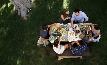 Esta comunidad ostenta el título de Capital Española de la Gastronomía 2021. Los 300 días de sol al año invitan a disfrutarla al aire libre.