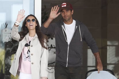 Ana Boyer y Fernando Verdasco a su salida del la clínica Ruber Internacional de Madrid, este viernes. 