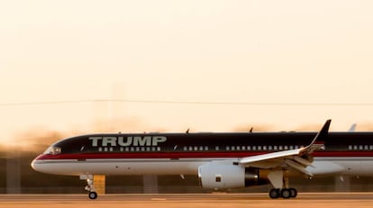 Un avi&oacute;n de la Organizaci&oacute;n Trump.