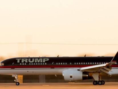 Un avi&oacute;n de la Organizaci&oacute;n Trump.