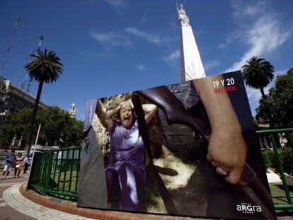 Exposici&oacute;n fotogr&aacute;fica de los sucesos de hace 10 a&ntilde;os en Buenos Aires.